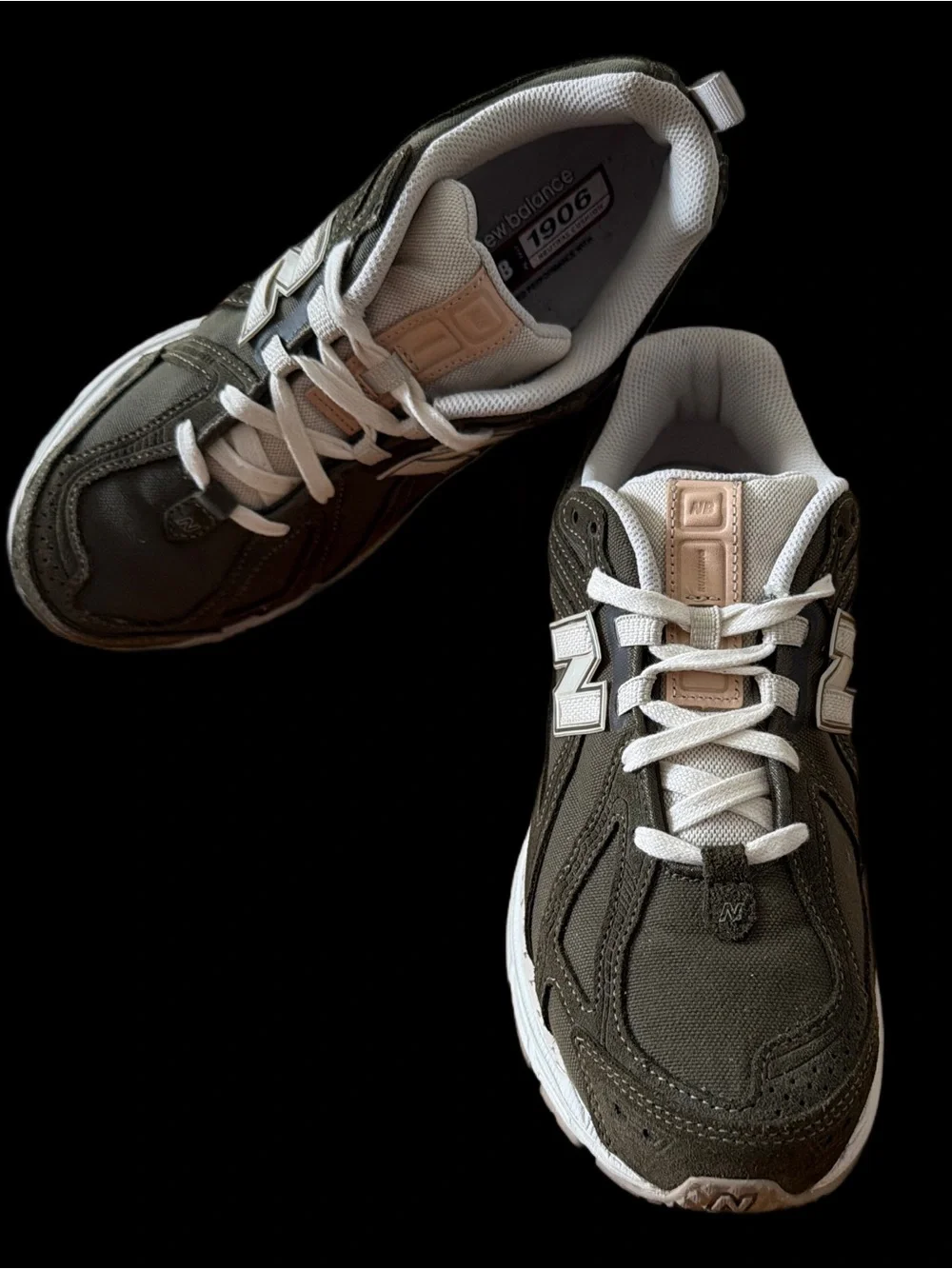 New Balance 1906R Olive Green & Cream  Sneakers Men’s size 11 EUC 2X